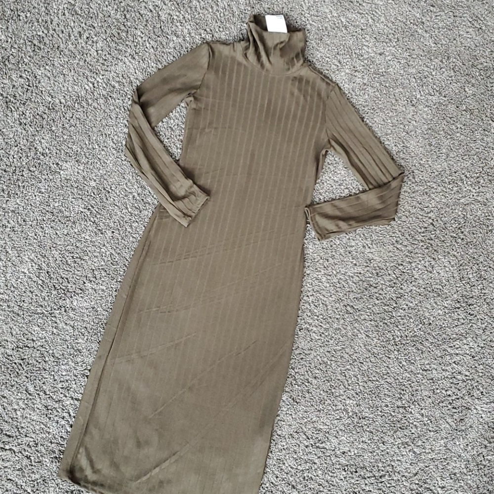 《 H&M 》Olive Green Midi Ribbed Turtleneck Dress